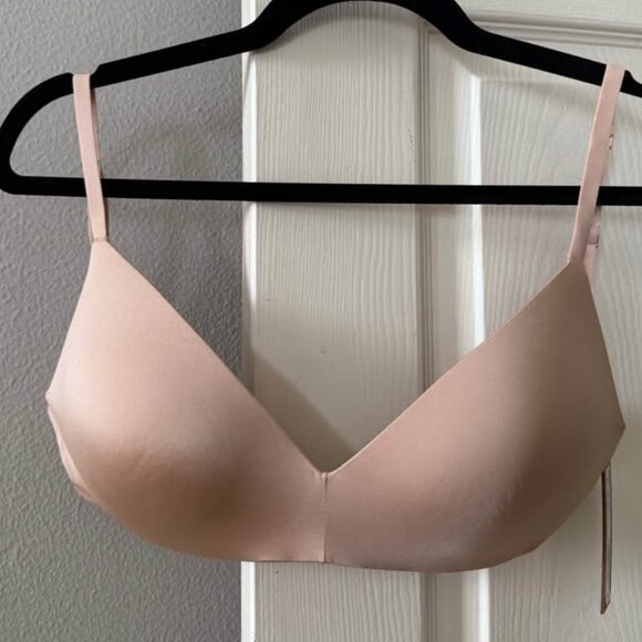 SKIMS Other - Skims Wireless Push-up Bra 32DD (runs small)